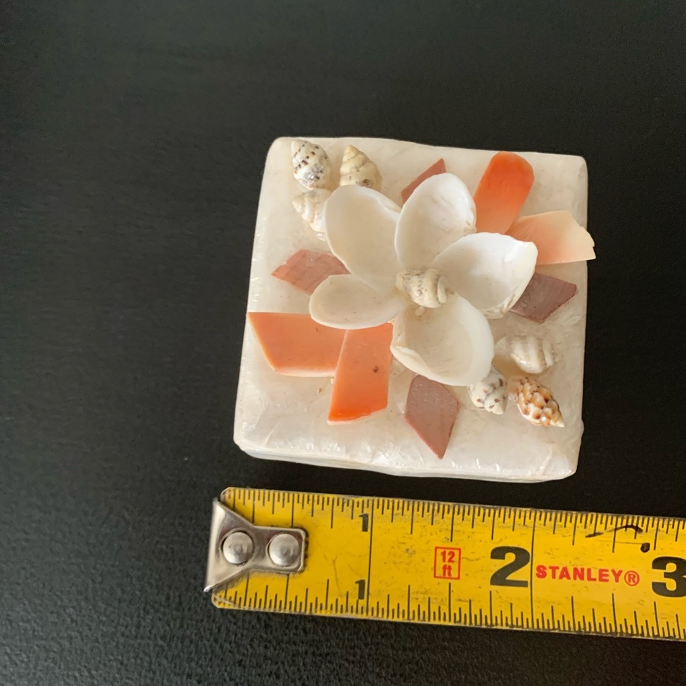 Beautiful mini ring shell box - Picture 3 of 5